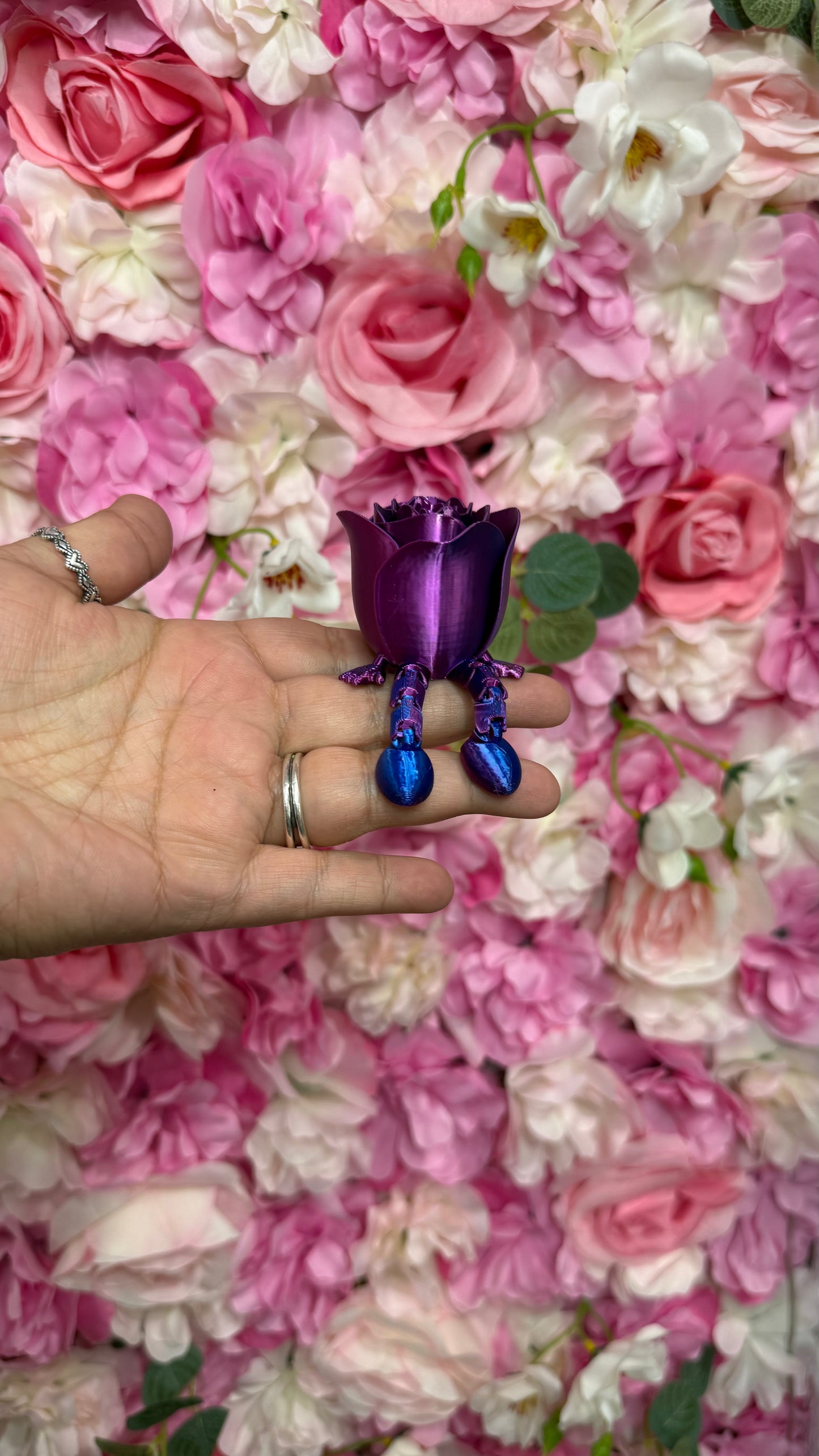 Articulated rose