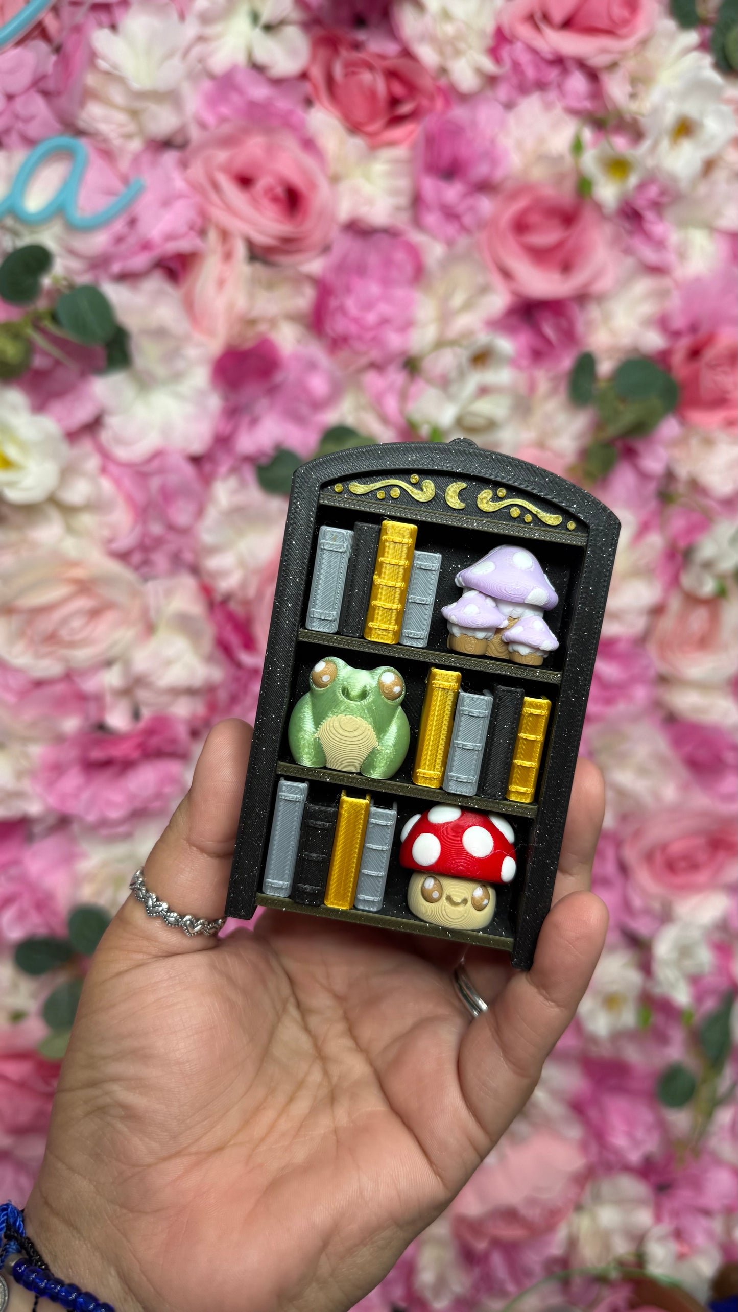 Large bookshelf clicker